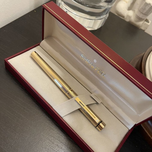 Sheaffer 14K 585 fountain pen used with box and 2 refills