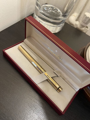 Sheaffer 14K 585 fountain pen used with box and 2 refills