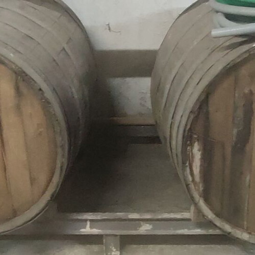 Wine barrels used, 800-1000 kilograms