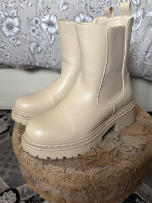 Μποτάκια Tamaris beige αδιάβροχα σαν καινούργια με chunky σόλα