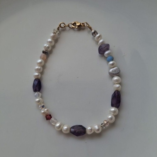 Bracelet with pearls, semi-precious stones and crystals like new