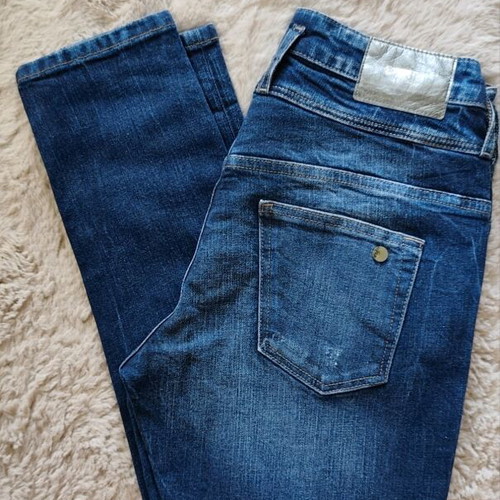 Irene women's boyfriend fit cropped jeans like new, blue