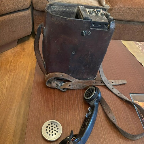 Signal Corps U.S. Army Field Telephone EE-8-B used, collectible