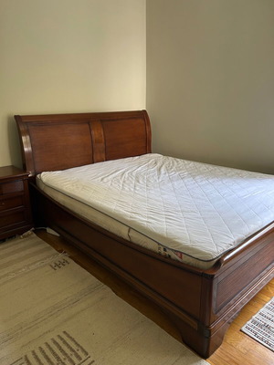 Kourtis Bedroom Furniture Set like new, solid wood vintage style