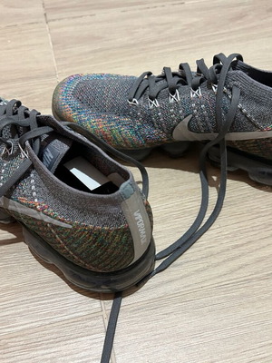 Nike Flyknit athletic shoes size 44 like new, gray