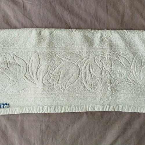 Klotsotiras face towel like new with embossed design
