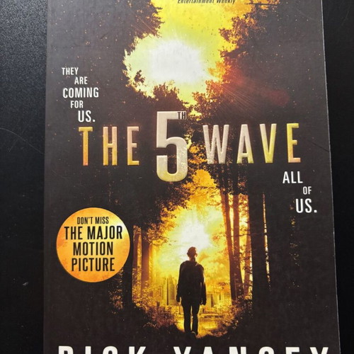 The 5th Wave by Rick Yancey like new, English edition