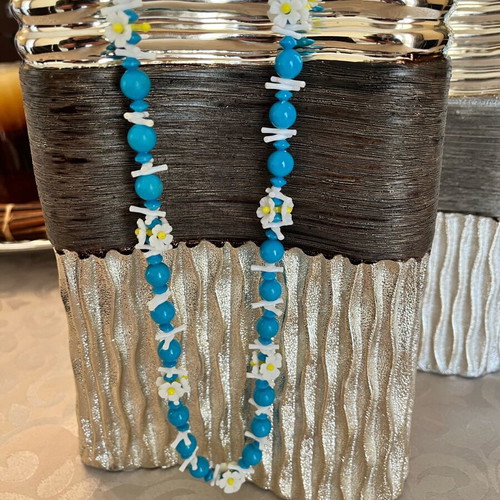 Pendant necklace in blue and white shades like new