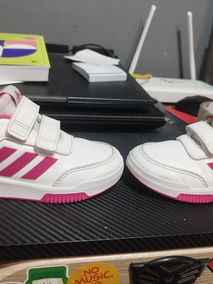 Adidas αθλητικά παπούτσια για κορίτσι μεταχειρισμένα, δερμάτινα, νούμερο 26,5, άσπρο και ροζ