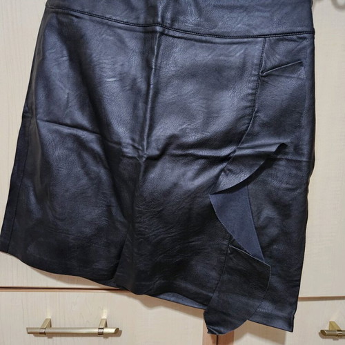 Mini skirt Iso black leatherette like new