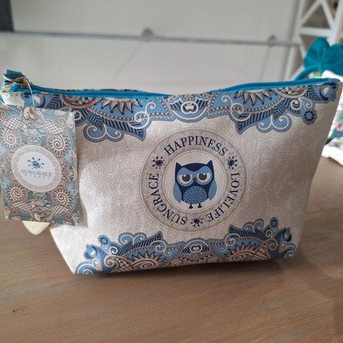 Toiletry bag new with mirror