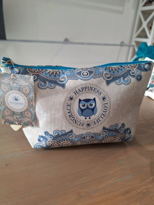 Toiletry bag new with mirror