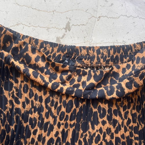 Pleated leopard skirt used, size large, Pink Woman