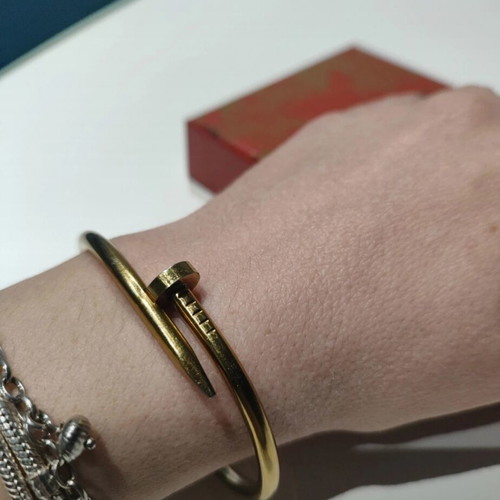 Stainless steel bracelet like new in matte gold color