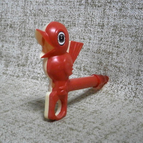 Singing bird whistles new, pack of 7 plastic vintage birds