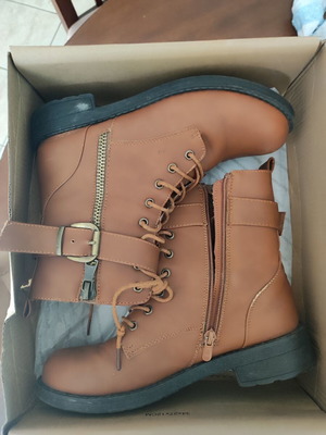 Ankle boots size 39 like new, brown
