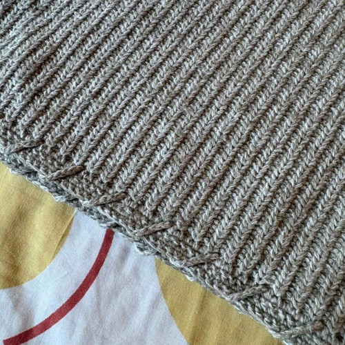 Women's knitted sweater like new, size L-XL, beige