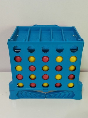 Hasbro επιτραπέζιο παιχνίδι Σκόρ 4 Βολές μεταχειρισμένο, λείπουν κάποια μπαλάκια