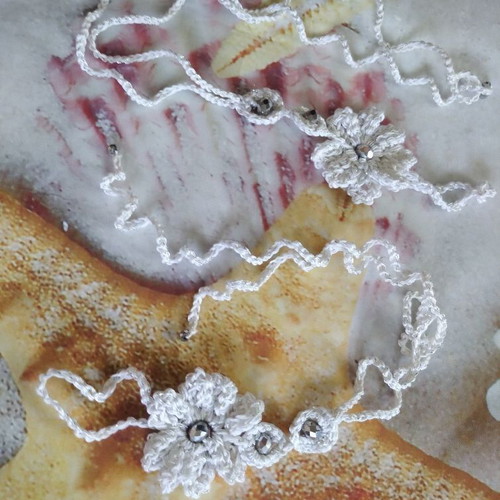 Jewellery *Barefoot* for feet white color. Kainurya.