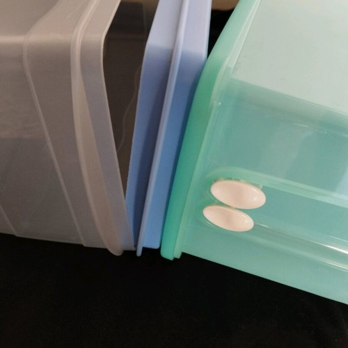 Large Tupperware containers like new, set of 2 for vegetables and cake