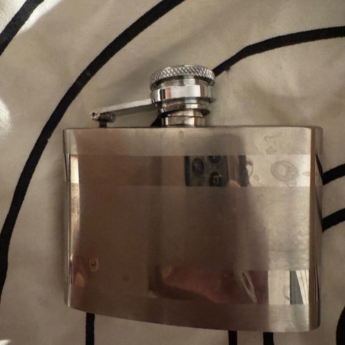 Men's gift set like new with flask, multitool and pen