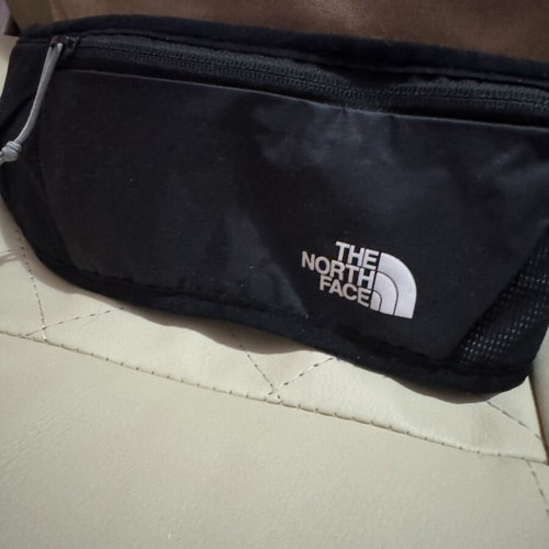 The North Face waist bag like new, black
