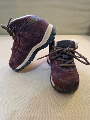 Nike Yucan WS kids boots size 22 used, brown
