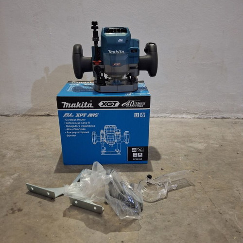 Makita XGT 40V Router with 40V Battery Kit Gift New