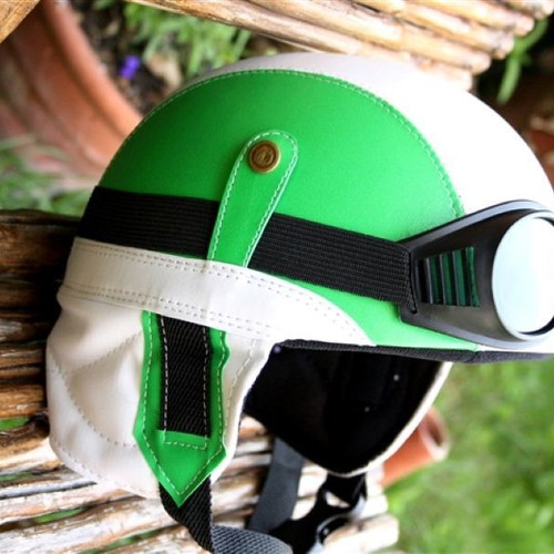 Motorcycle helmet with Italy tricolore flag colors, Vespa style