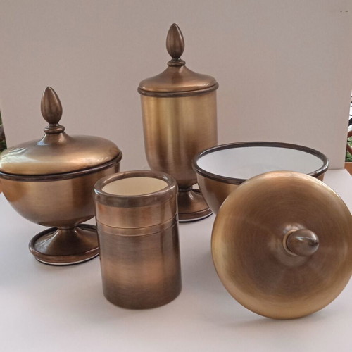 Bathroom vase set like new, Spanish brass with enamel coating
