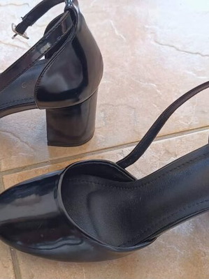 Bozikis black heels size 39 like new