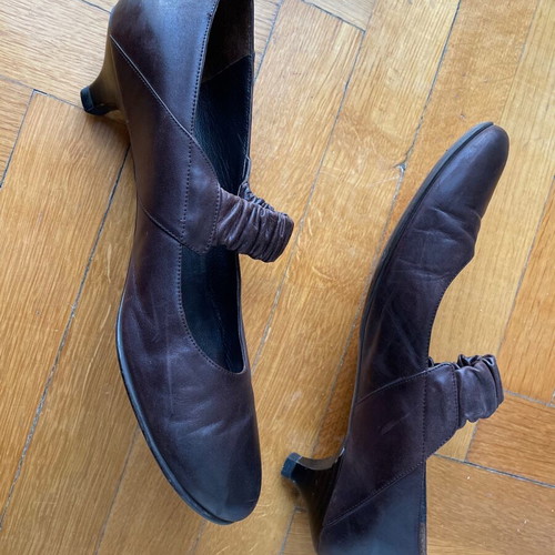 Moschoutis brown leather shoes with low heel like new, size 39