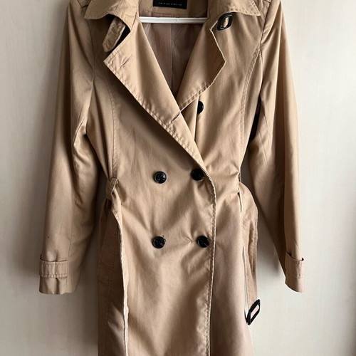 Stradivarius women's trench coat size Medium like new, beige