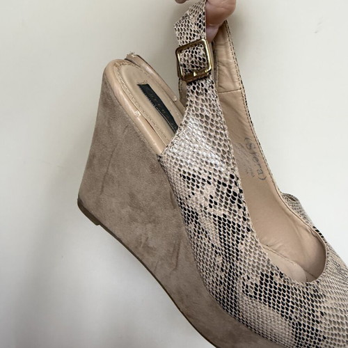 Sfera platform sandals like new, size 38, beige