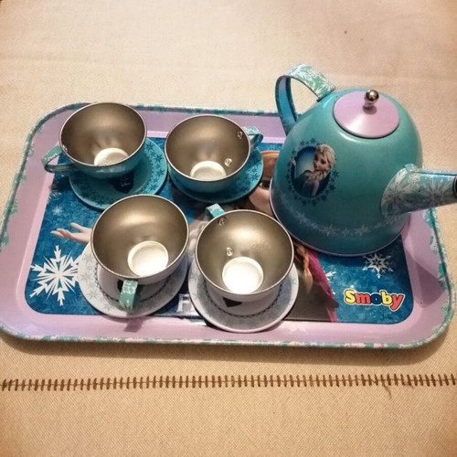 Frozen Disney playset with tray, teapot and cups like new