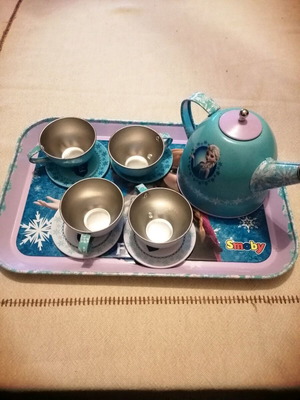 Frozen Disney playset with tray, teapot and cups like new