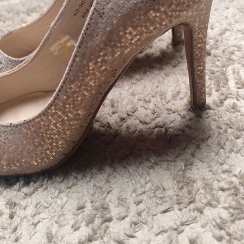 Voi & Noi rose gold pumps new, size 38 with box