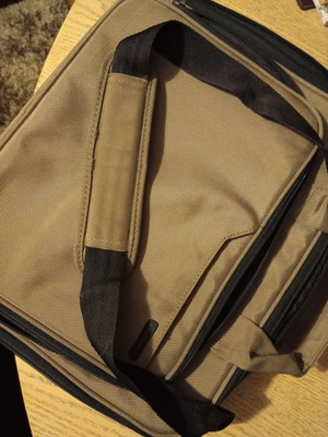 Τσάντα για laptop Tucano μεταχειρισμένη, μπεζ και καφέ