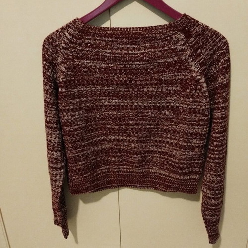 Women's burgundy cropped sweater used, size M
