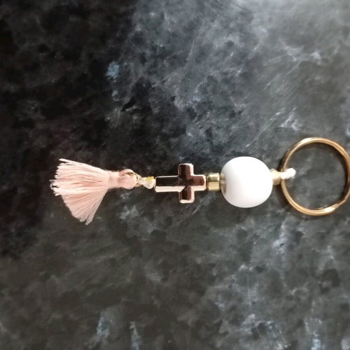 Handmade keychain, with a gold cross, Fuchsia tassel, white round wooden bead, new