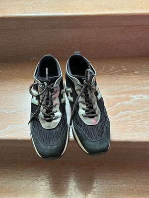 Hogan blue athletic shoes like new, size 40