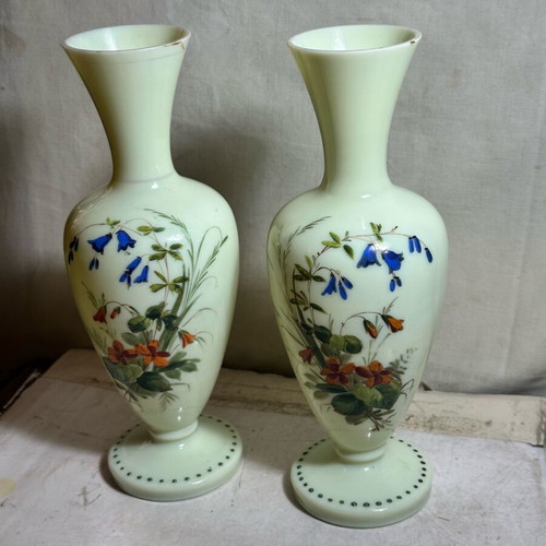 Pair of opaline vases used with uranium and embossed painting 19th century