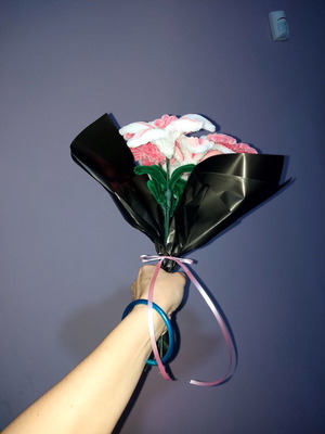 Handmade bouquet with 6 pink and white flowers, like new