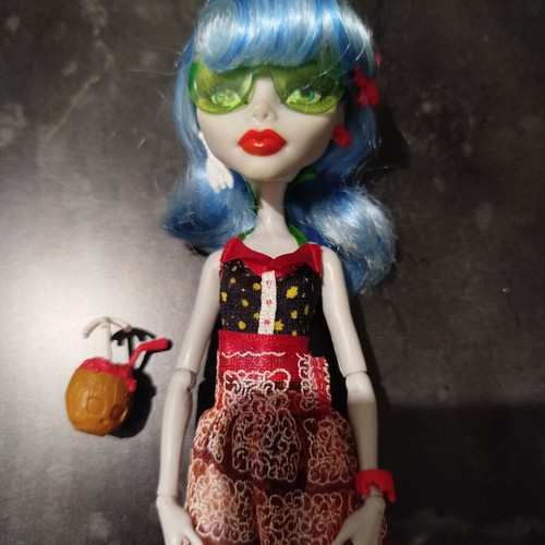 Monster High Skull Shores Ghoulia doll like new