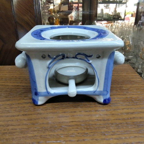 Ceramic oil and aroma warmer new with vintage design