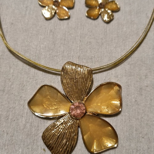 Necklace and earrings set like new