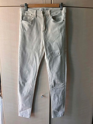 Τζιν Super High Waist Stradivarius λευκό σαν καινούργιο, μέγεθος M