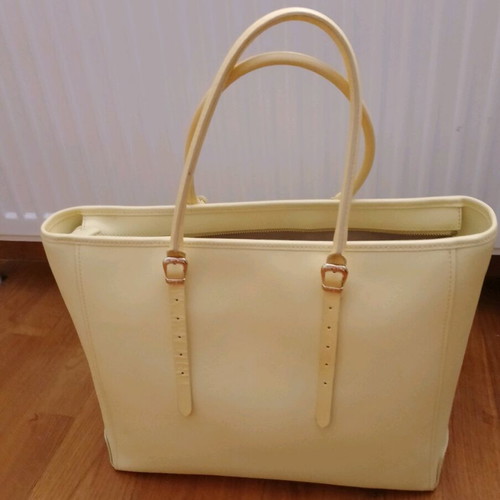 Guess tote bag yellow new handheld with inner pockets