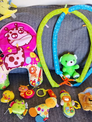 Baby toys gym set like new, musical functions working