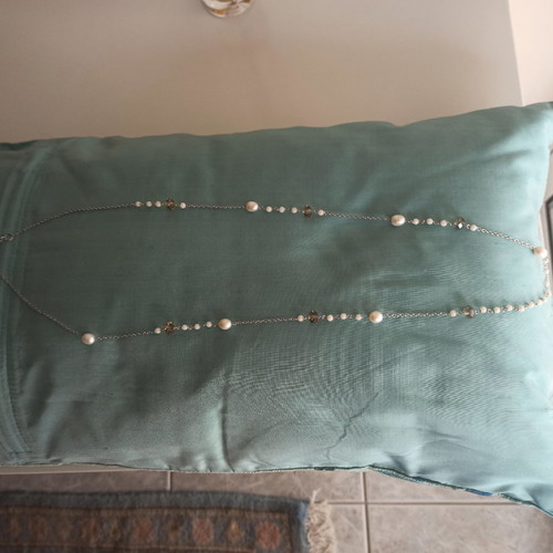 Necklace with pearls like new, white and silver